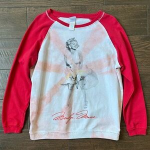 Marlyn Monroe red and pink crewneck sweater